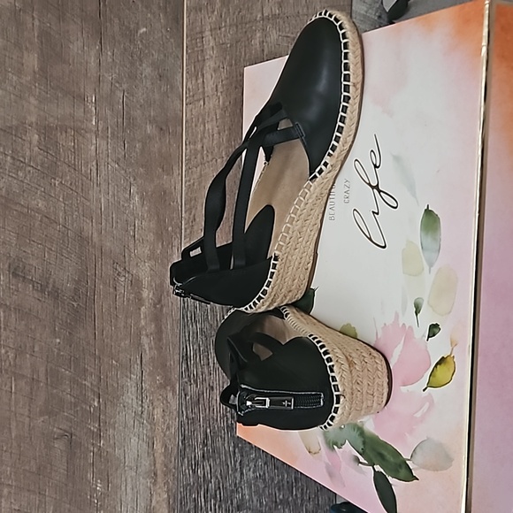 Kenneth Cole black wedges with elastic straps size 6.5 - Picture 3 of 8